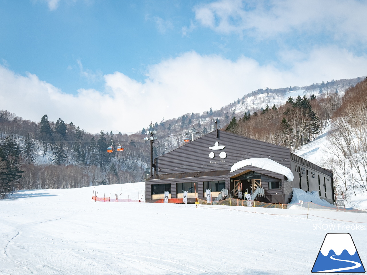 札幌国際スキー場｜さすが『KOKUSAI』！春シーズンも安泰の豊富な積雪で、まだまだ余裕で全面滑走可能です(^^)v
